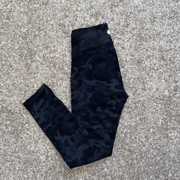 lululemon Invigorate High-Rise Tight 25” - Incognito Camo Multi - Size 4 - Picture 2 of 2